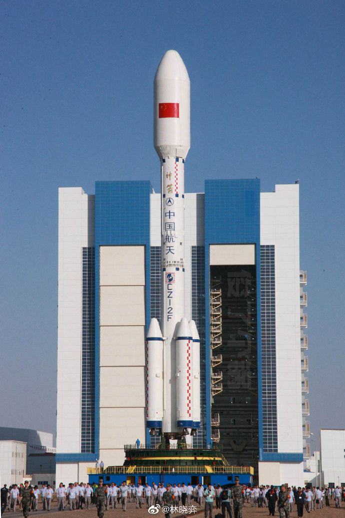 Cohete chino CZ-2F.jpg