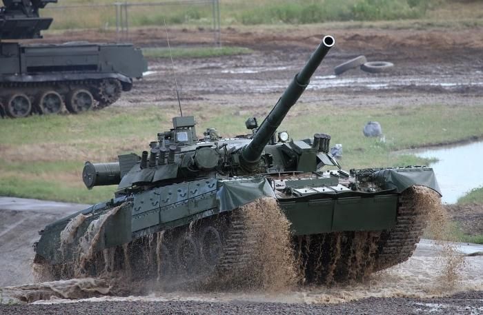 T-80U_main_battle_tank.jpg