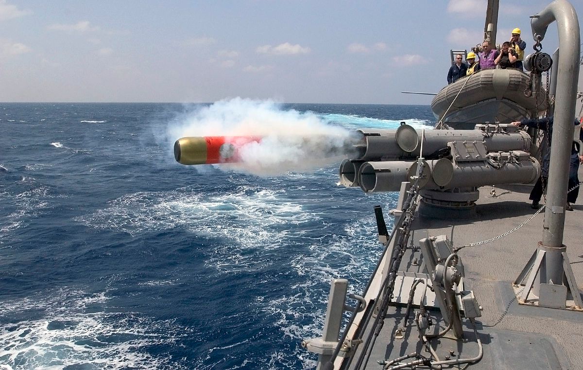 1200px-MK46_torpedo_launch.jpg