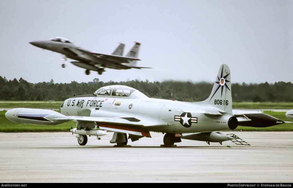 F-15 y T-33 sept 88.jpg