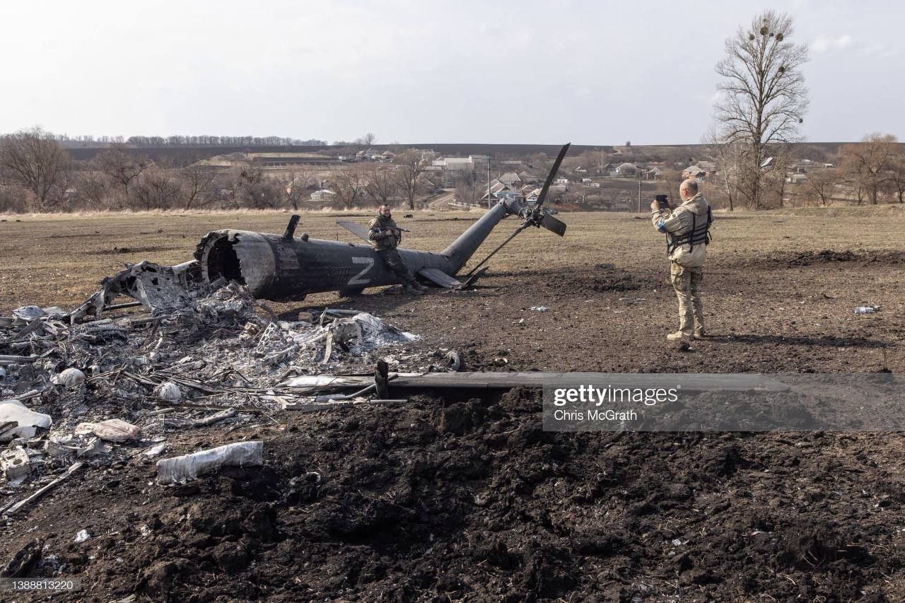 Las tropas ucranianas derribaron un Mi-8 ruso cerca de Mala Rohan, región de Kharkiv. RF-91882 b.jpg